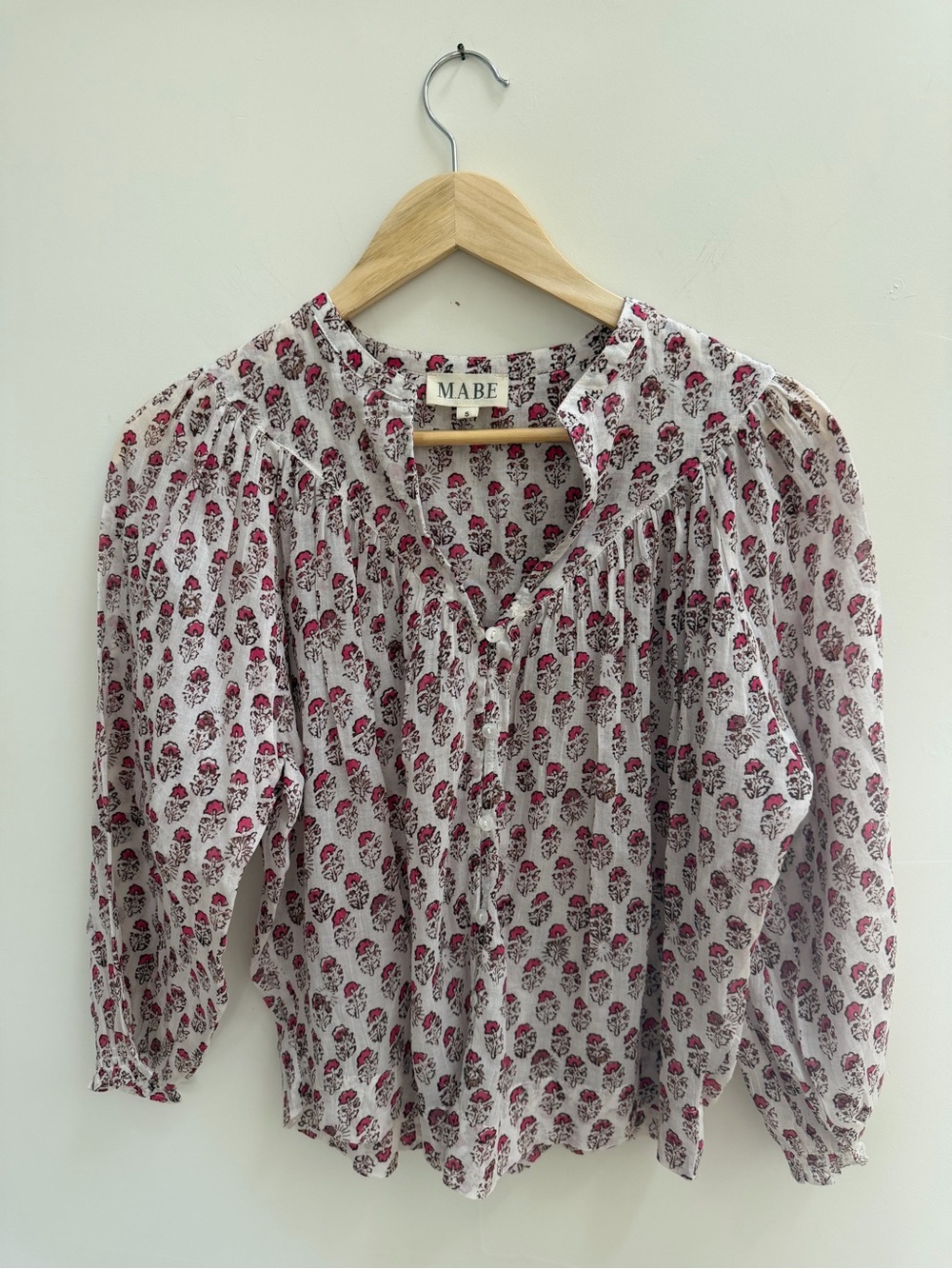 M.A.B.E. White Floral Button-Front Blouse with Pink Print SIZE SMALL- NWOT